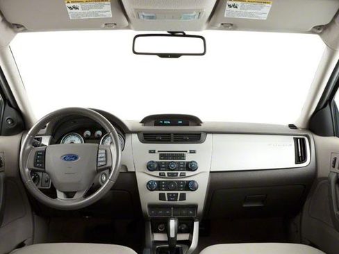 Used 2010 Ford Focus SE FWD image 6