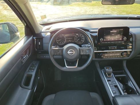 Used 2024 Nissan Pathfinder SV FWD image 29