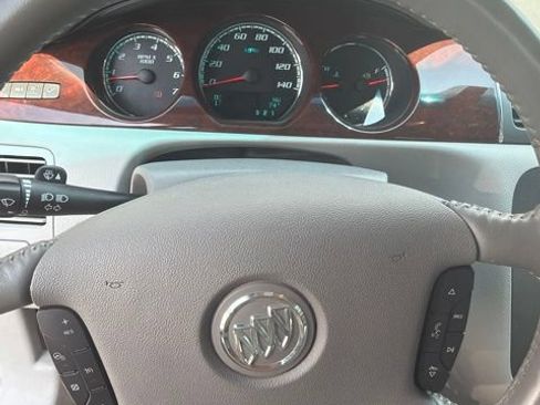 Used 2010 Buick Lucerne CXL FWD image 4