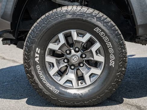 Used 2020 Toyota Tacoma TRD Off-Road AWD/4WD image 18