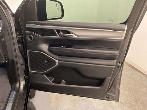 Used 2023 Jeep Wagoneer Series II AWD/4WD image 32