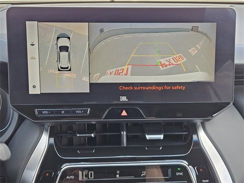 Used 2023 Toyota Venza Limited image 18