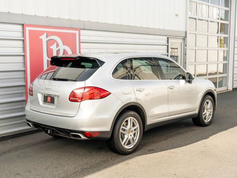 Used 2013 Porsche Cayenne Diesel AWD/4WD image 42