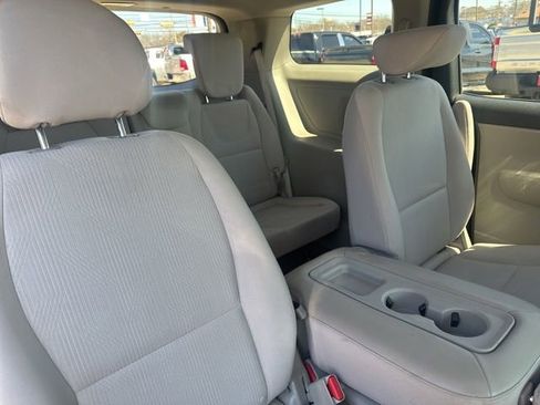 Used 2019 Kia Sedona LX image 10