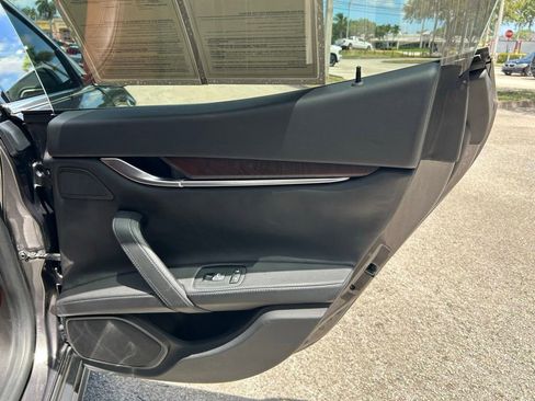 Used 2014 Maserati Ghibli RWD image 31
