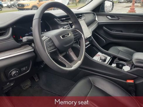 Used 2023 Jeep Grand Cherokee Limited AWD/4WD image 21