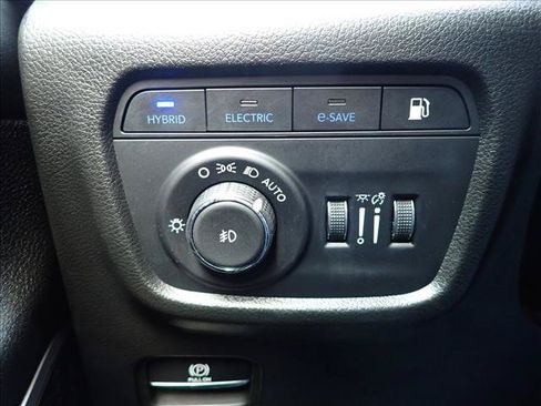 Used 2023 Jeep Grand Cherokee 4WD 4xe w/ Luxury Tech Group II image 25