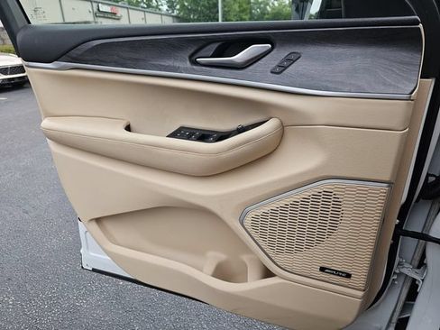 Used 2022 Jeep Grand Cherokee Limited RWD image 32
