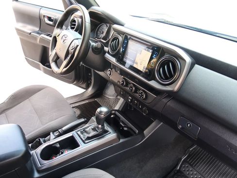 Used 2018 Toyota Tacoma TRD Sport RWD image 26