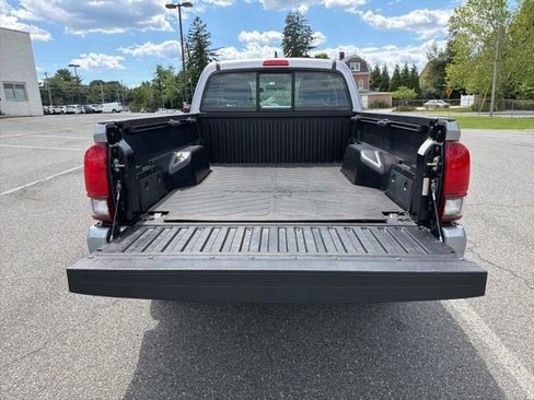 Used 2018 Toyota Tacoma SR w/ SR Convenience Package AWD/4WD image 8