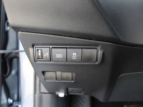 Used 2026 Toyota Corolla Cross LE FWD image 16