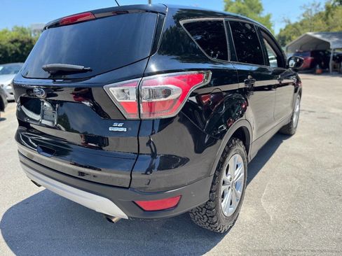 Used 2017 Ford Escape SE FWD image 6