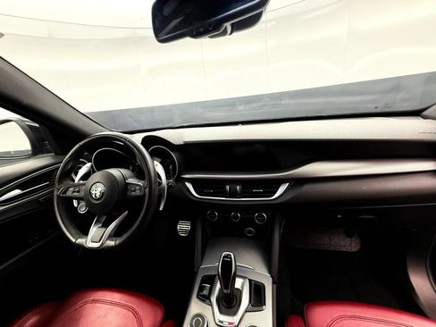 Used 2023 Alfa Romeo Stelvio Veloce AWD/4WD image 39