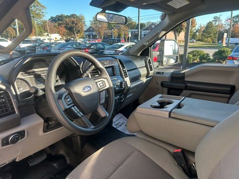 Used 2020 Ford F250 XL w/ Power Equipment Group image 10