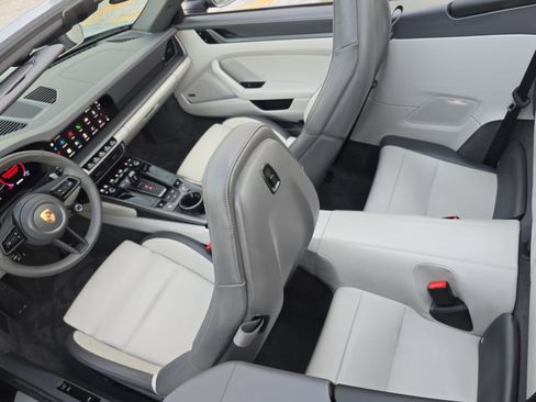 Used 2025 Porsche 911 Carrera image 23