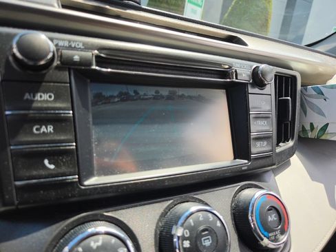 Used 2014 Toyota RAV4 LE AWD/4WD image 4