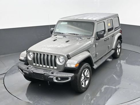 Used 2019 Jeep Wrangler Unlimited Sahara w/ Dual Top Group AWD/4WD image 21
