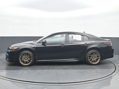 Used 2024 Toyota Camry SE w/ Convenience Package image 3