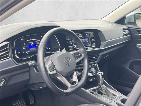 Used 2024 Volkswagen Jetta SE FWD image 10