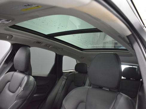 Used 2021 Volvo XC60 T5 Momentum w/ Climate Package AWD/4WD image 17