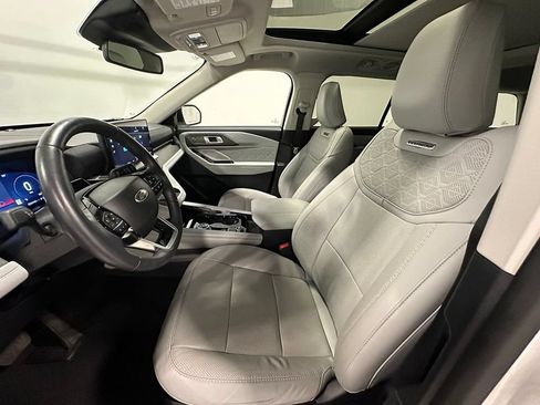 Used 2025 Ford Explorer Platinum w/ Ultimate Package AWD/4WD image 3