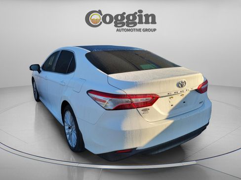 Used 2018 Toyota Camry XLE image 2