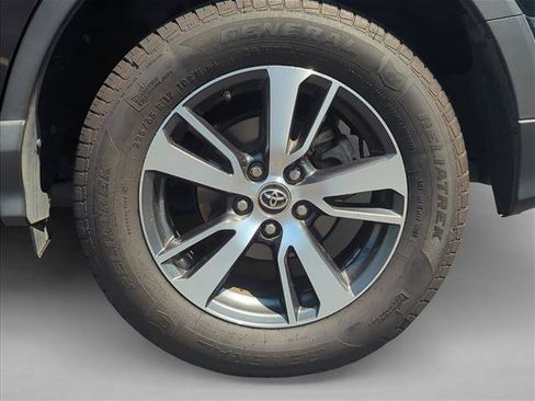 Used 2018 Toyota RAV4 XLE FWD image 13