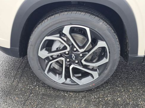 New 2026 Chevrolet Trax RS w/ Sunroof Package image 9