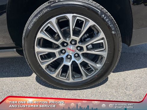 New 2025 GMC Yukon XL Denali w/ Denali Reserve Package image 9