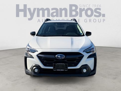 Used 2025 Subaru Outback Premium AWD/4WD image 9