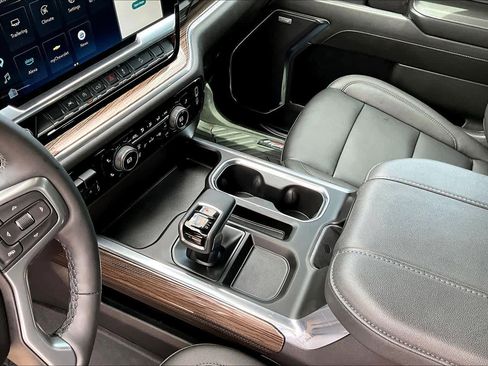 Used 2025 Chevrolet Silverado 1500 LT Trail Boss w/ Convenience Package II image 17