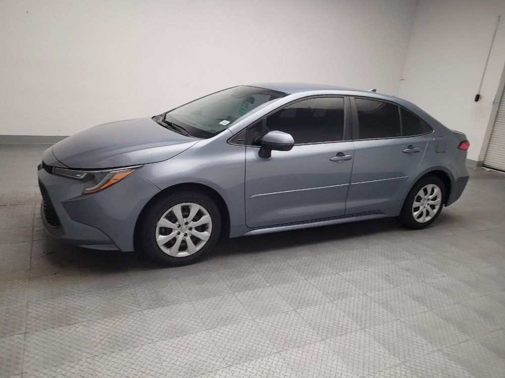Used 2022 Toyota Corolla LE FWD image 2