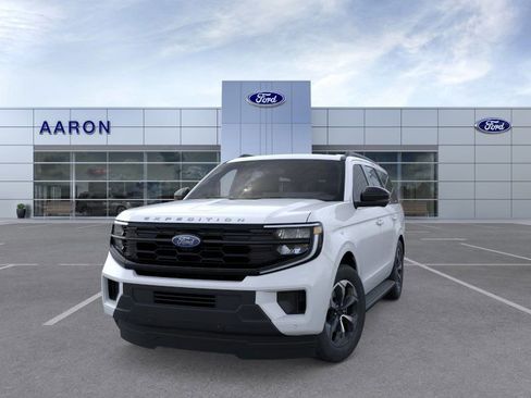 New 2026 Ford Expedition Active image 2