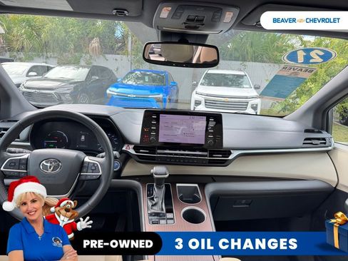 Used 2021 Toyota Sienna XLE image 24