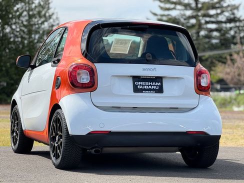 Used 2016 smart fortwo passion RWD image 5