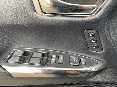 Used 2013 Toyota Avalon Limited image 27