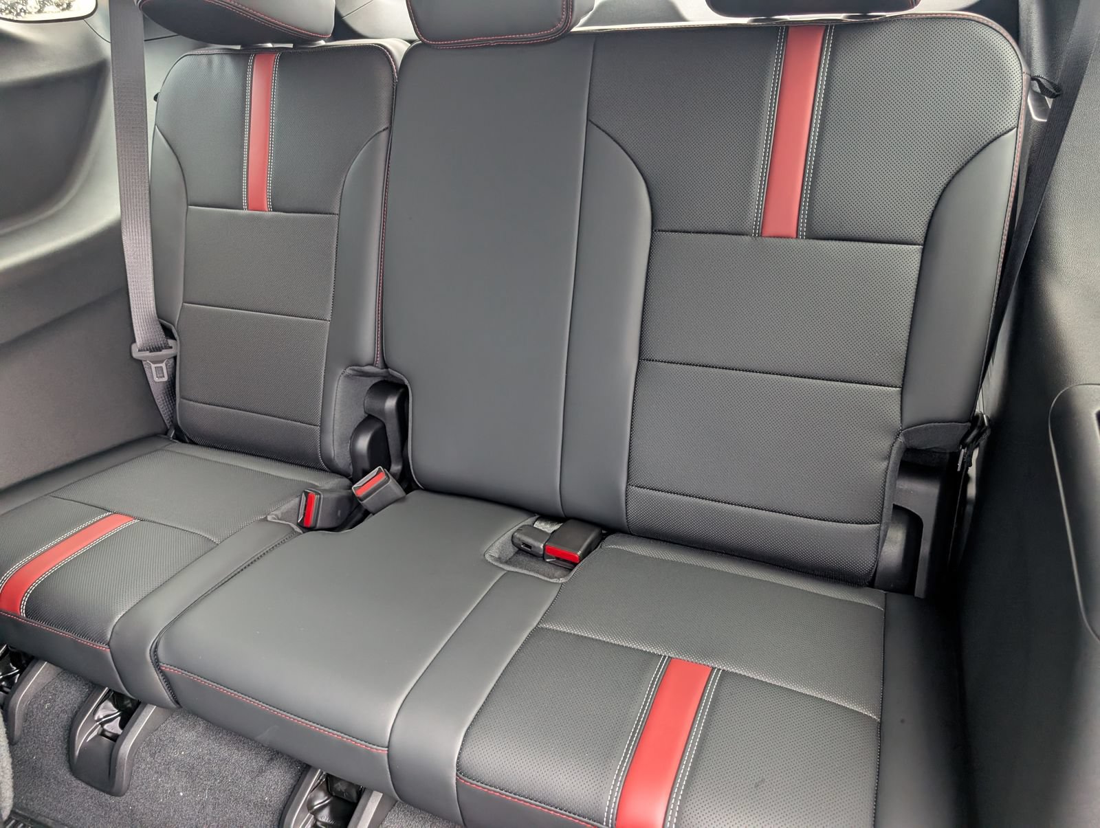 New 2027 Chevrolet Traverse RS w/ LPO, Assistance Package FWD image 9