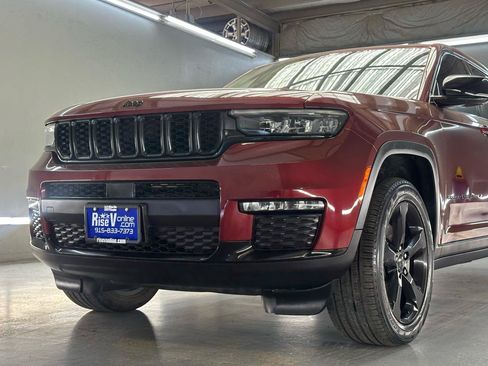 Used 2023 Jeep Grand Cherokee L Limited w/ Black Appearance Package RWD image 4
