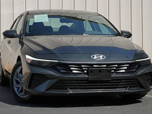Used 2024 Hyundai Elantra Blue FWD image 2