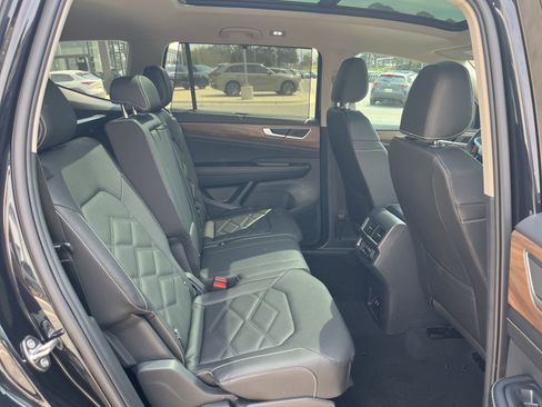 New 2026 Volkswagen Atlas SE FWD image 31