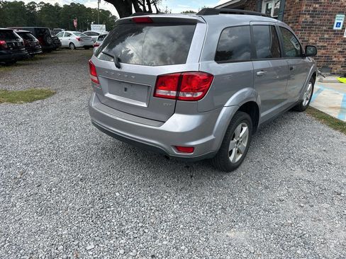 Used 2018 Dodge Journey SXT image 8