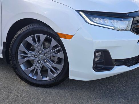 Used 2025 Honda Odyssey Touring image 9