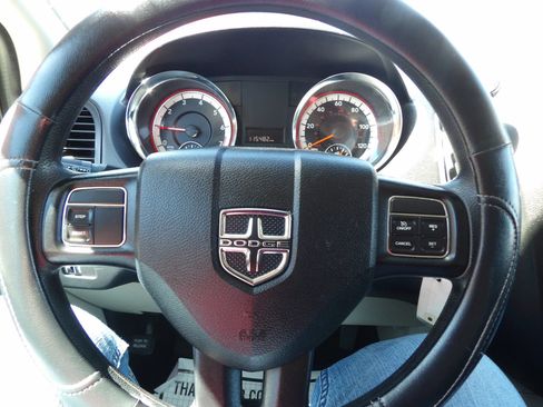 Used 2019 Dodge Grand Caravan SE FWD image 17