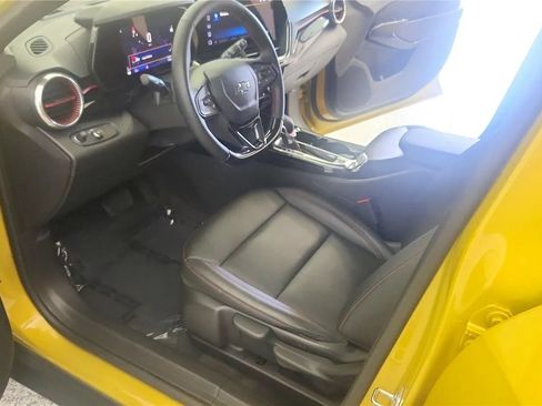 Used 2025 Chevrolet Trax RS w/ Driver Confidence Package FWD image 23