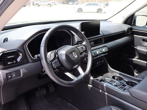 Used 2025 Honda Pilot Touring image 16