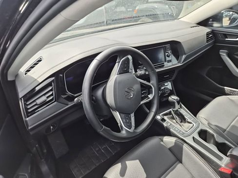 Used 2024 Volkswagen Jetta SE image 11