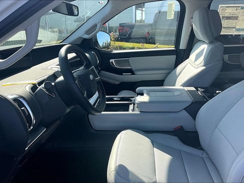 New 2027 Ford Expedition Max Platinum RWD image 9