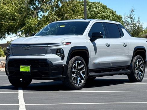 Used 2025 Chevrolet Silverado EV RST AWD/4WD image 15