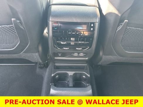 Used 2024 Jeep Grand Cherokee L Altitude AWD/4WD image 17