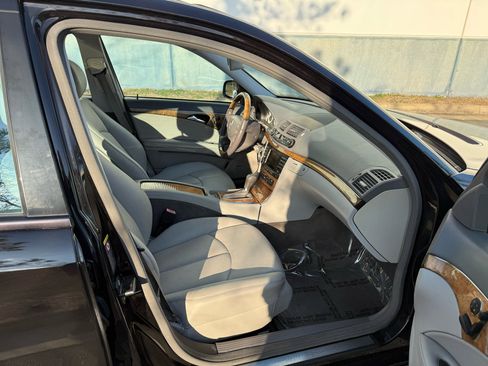 Used 2008 Mercedes-Benz E 350 4MATIC Sedan image 19